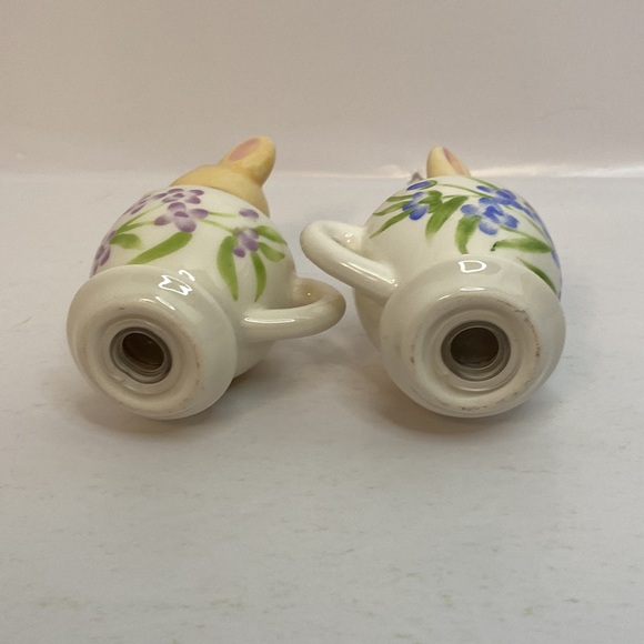 Salt and Pepper Shakers Dogs in Teacups Ceramic 3 1/2” high - Picture 9 of 10